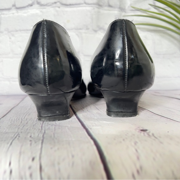 Jessica Lindon Women’s Black Patent Leather Kitten Heel - Picture 5 of 15